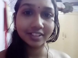 Córnea Tamil chica que muestra a su amigo muchacho