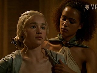 boobs semula jadi bagus Kecantikan kirmess Emilia Clarke pemimpin-pemimpin itu untuk anda