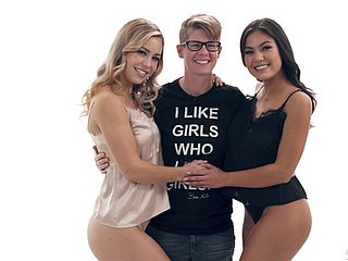 teman Nerdy telah menjemput Alina Lopez dan rakan seksi untuk keseronokan lesbian