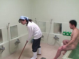 Dishearten señora de limpieza japonesa recibe un muy buen estilo de perrito golpeando
