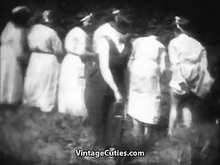 Geile Mademoiselles worden geslagen in Native land (vintage uit de jaren 1930)