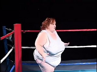 Fat Midget Girl กำลังผลัก dildo ในหีของคนแคระเลสเบี้ยน
