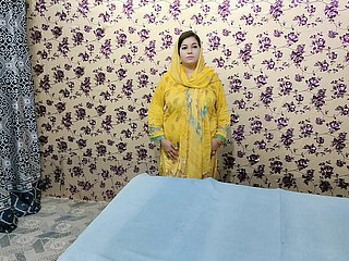 Il più bello orgasmo di ragazze musulmane pakistane clothes-brush cetriolo