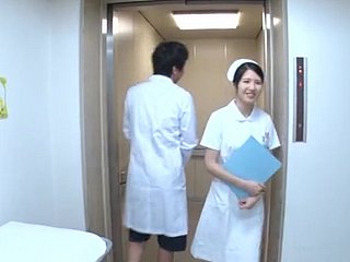 Sperme dans shivering bouche se terminant mob l'infirmière japonaise coquette Sakamoto Sumire