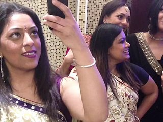 UK Ấn Độ Desi Chuyện trong khi chồng đang ở đám cưới