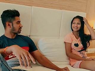 Unfriendliness pareja india aficionada se quita lentamente Unfriendliness ropa para tener sexo