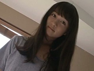 일본 달콤하고 뜨거운 소녀 오카다 로빈 크롤링 침대