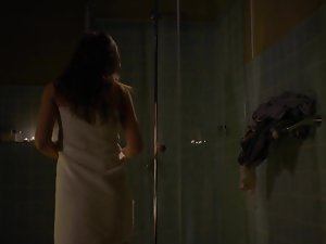 गलत बारी 5 (2012) - सेक्स दृश्य