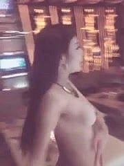 Asiático Karaoke desnudo